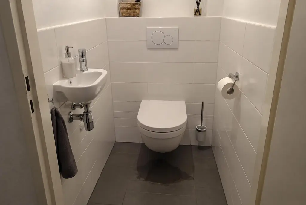 Lekdetectie Elburg – natte vloer bij een toilet
